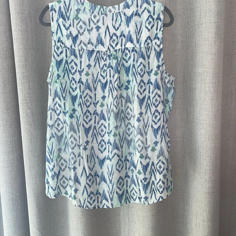 Coral Bay Sleeveless Blue and White Ikat Patterned Top. Size XL - Picture 5 of 5